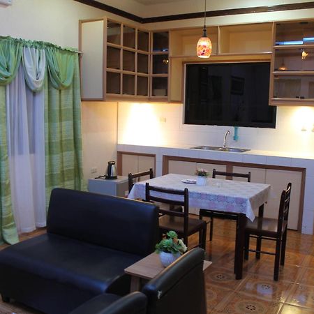 RedDoorz @ Kojie Guest House Moalboal Exterior foto