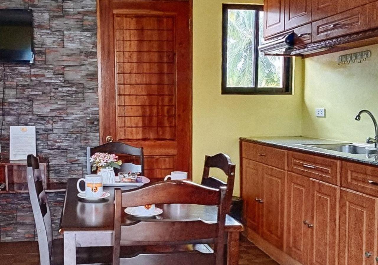 RedDoorz @ Kojie Guest House Moalboal Exterior foto